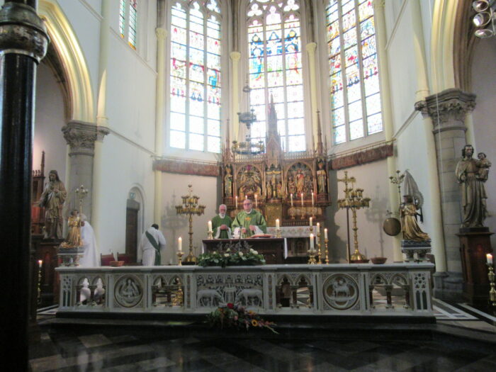 De ochtendmis in de Sint-Petrus-en-Pauluskerk in Wolder (Maastricht) van zondag 2 oktober 2022 met een gebedsintentie voor Fons Castermans