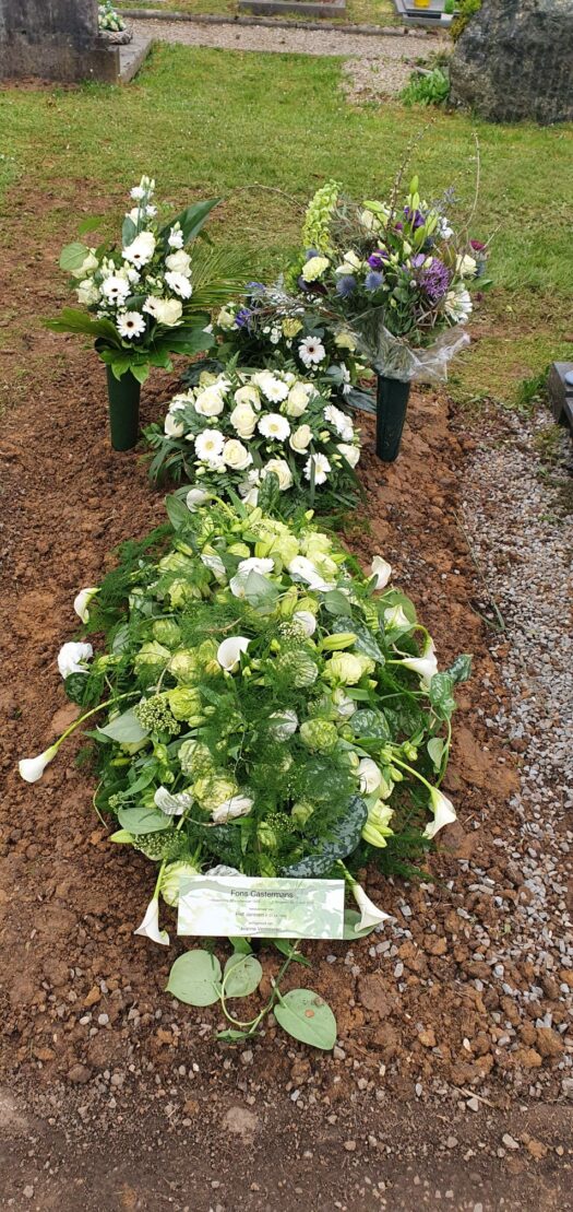 graf (AV9) van Fons Castermans en Riet Castermans-Janssen op Begraafplaats Tongerseweg in Maastricht op 8 april 2022