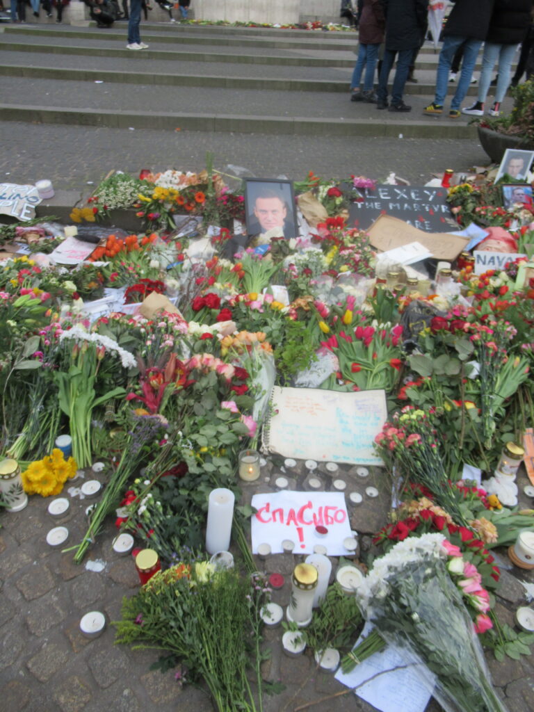 Alexei Navalny, een eerbetoon op de Dam in Amsterdam Alexei Navalny, een eerbetoon op de Dam in Amsterdam