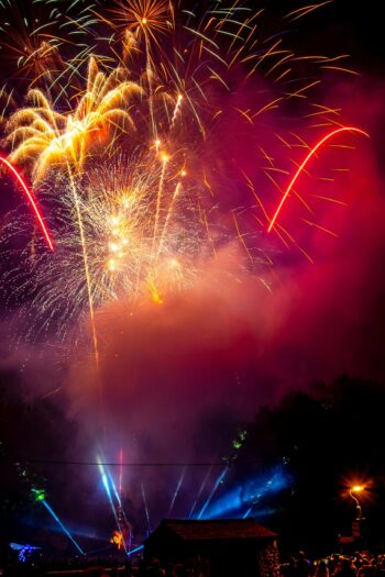 Een algeheel vuurwerkverbod moet er nu komen, elektrisch vuurwerk is een goed en veilig alternatief - foto door Peter Spencer
