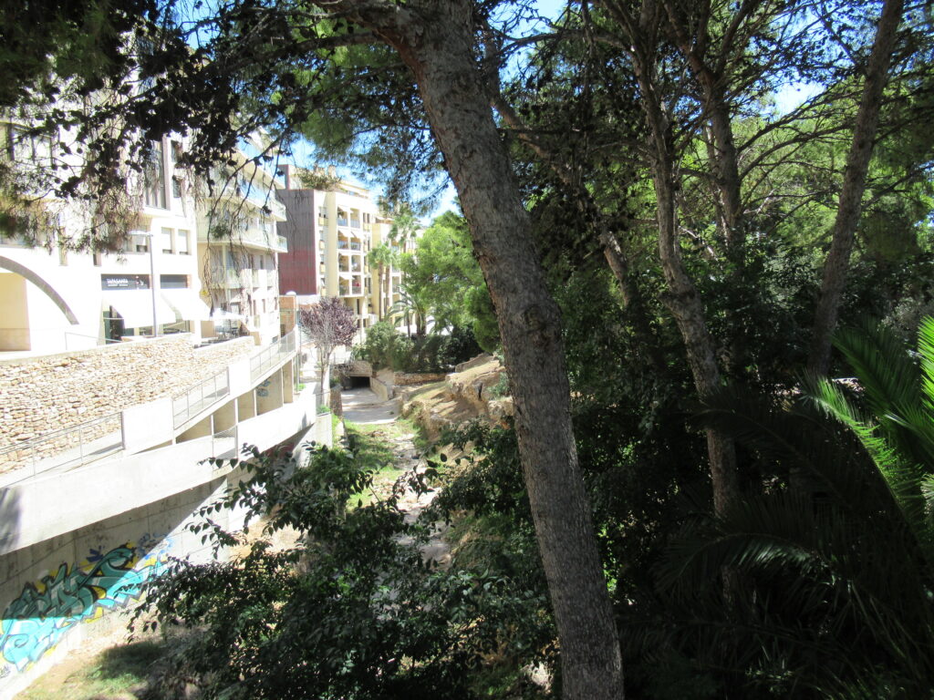 Rivierbedding in La Ràpita ‘stroomafwaarts’ – fotografie: Robert Castermans